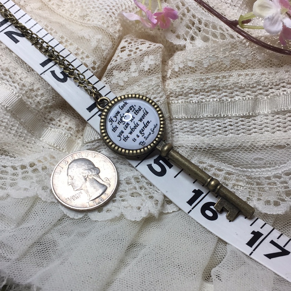 "Look Closely" necklace - Picture 3 of 3